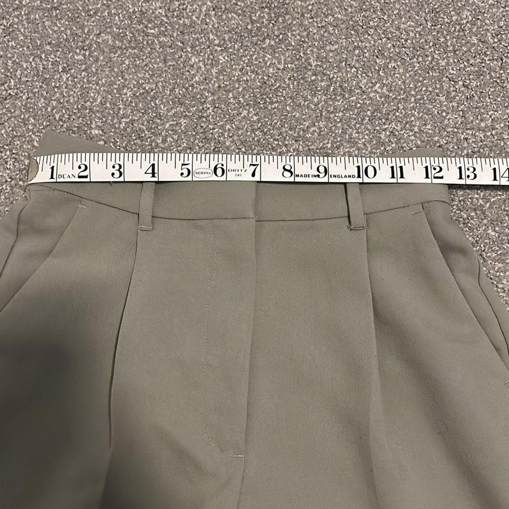 Abercrombie and Fitch Sage Green Pleated Trouser Shorts - Picture 7 of 10